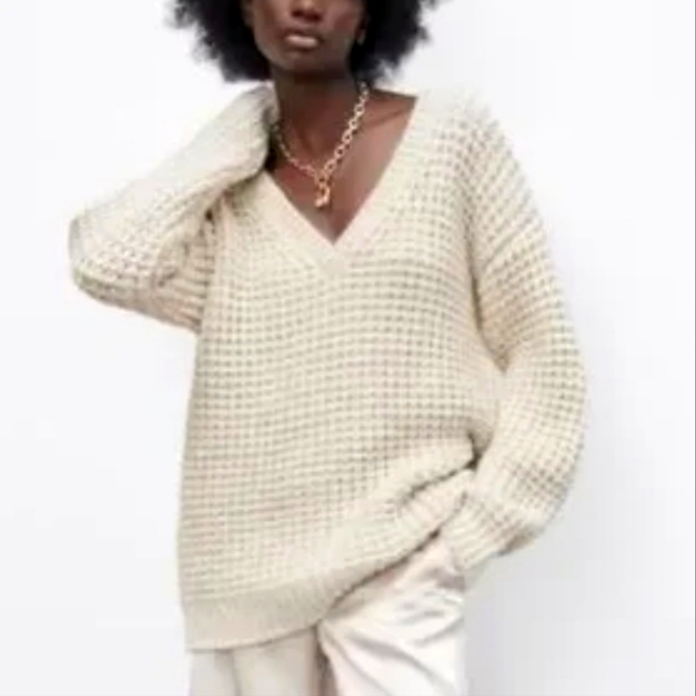 NEW Zara Medium white knit long sleeve vneck sweater tunic